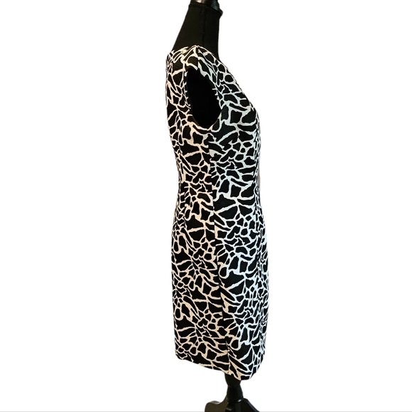 Robbie Bee Giraffe Print Sheath Dress Black & White 100% Polyester Size 6 - Picture 4 of 7